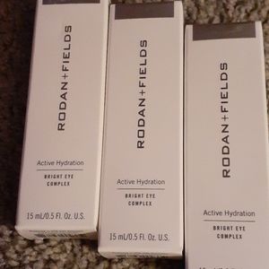 Active hydration Brighteye complex